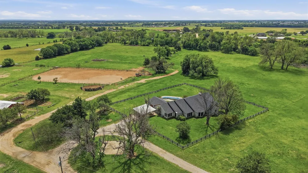 1100 Debbie Lane Pilot Point, TX 76258