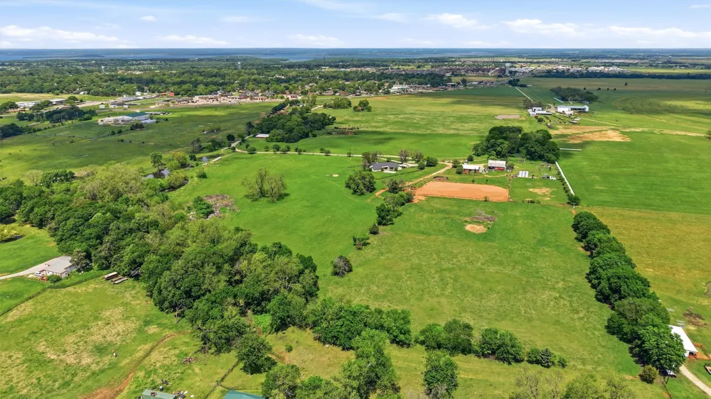 1100 Debbie Lane Pilot Point, TX 76258
