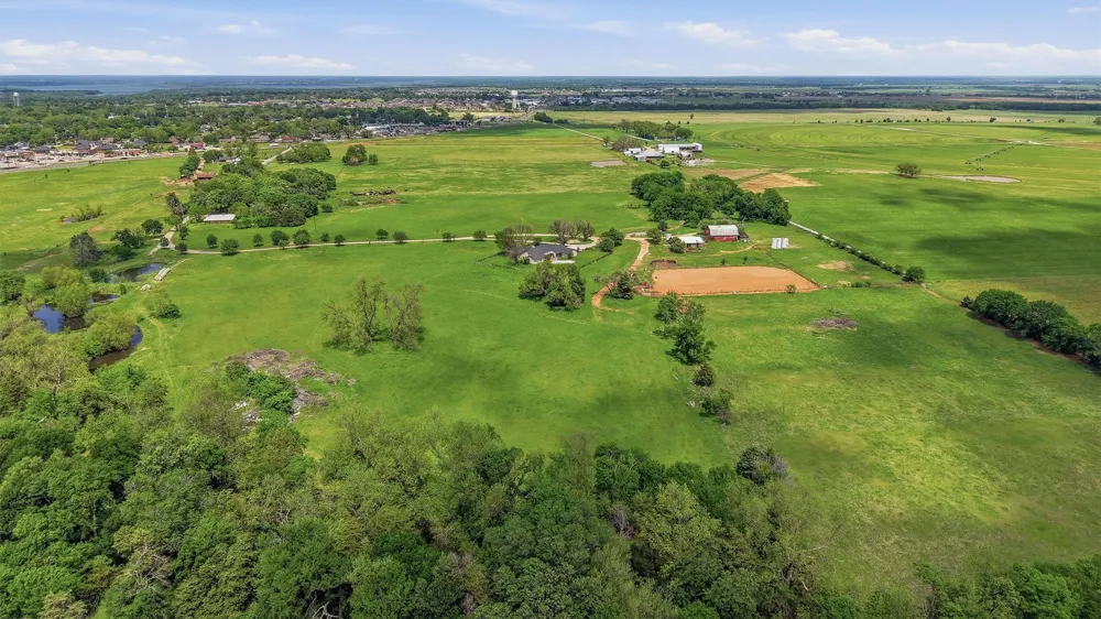 1100 Debbie Lane Pilot Point, TX 76258