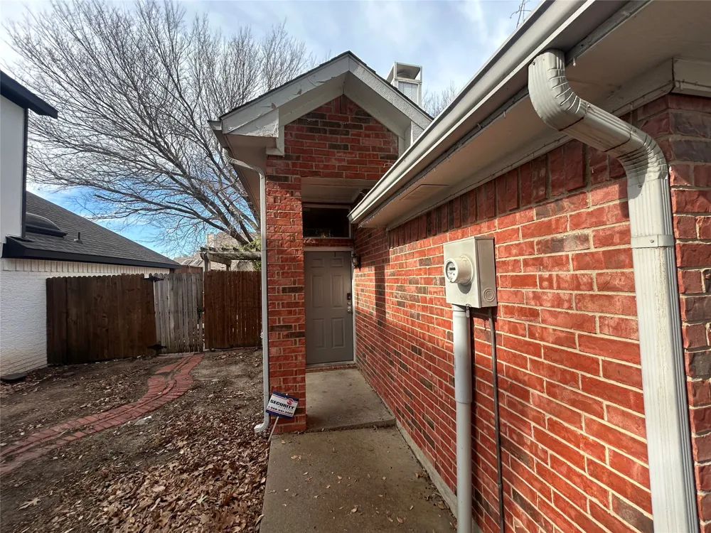 2084 Stillwater Place Lewisville, TX 75067