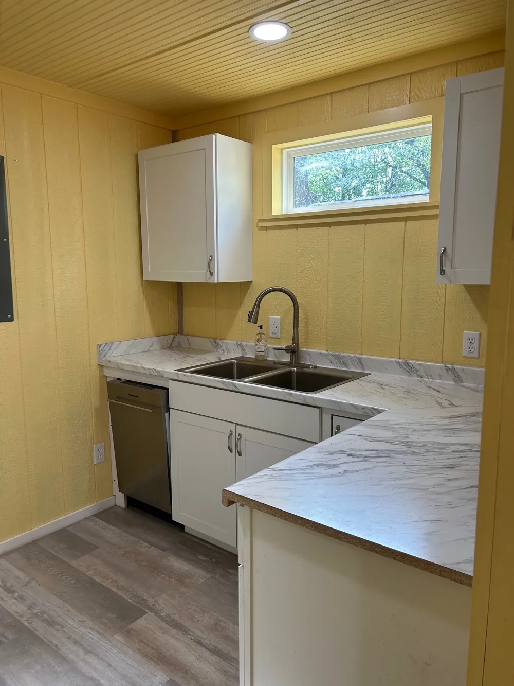 414 N Avenue F Clifton, TX 76634