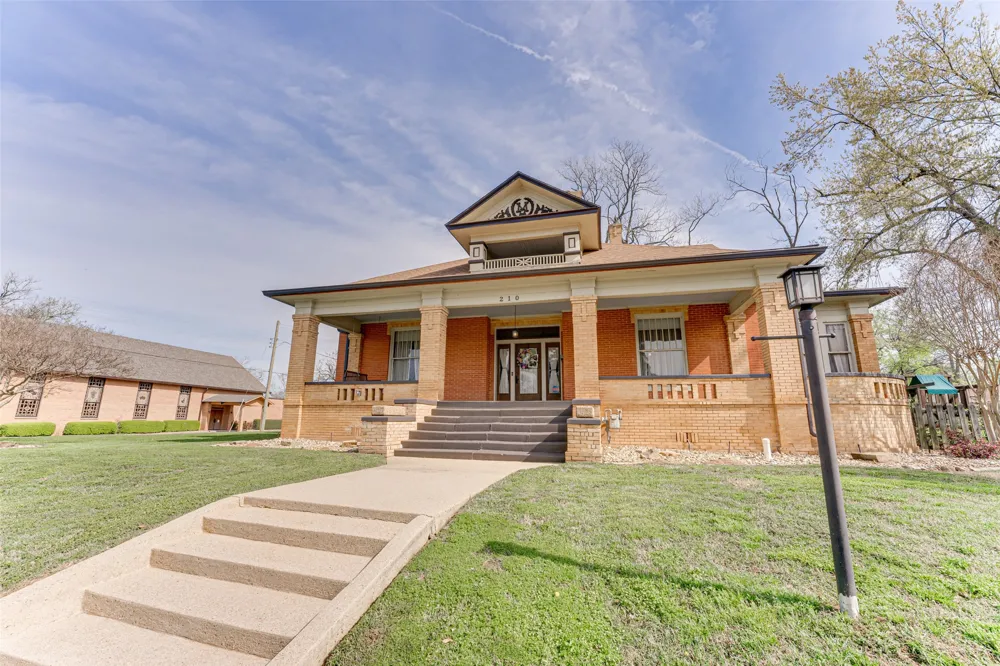 210 W Elm Street Winnsboro, TX 75494