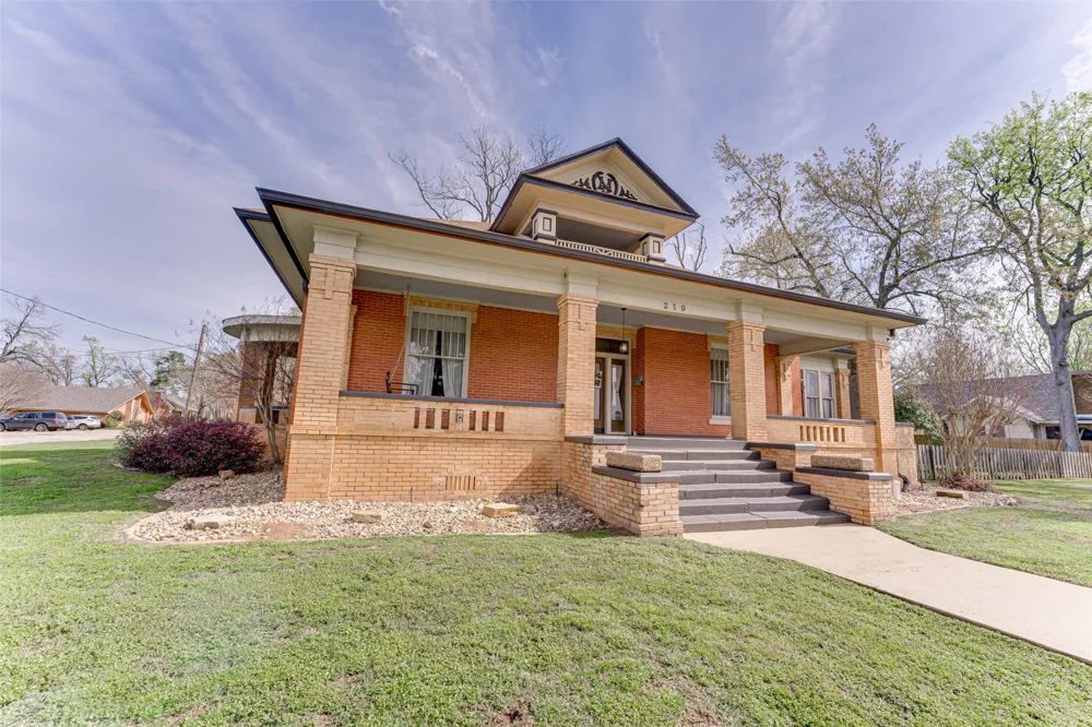 210 W Elm Street Winnsboro, TX 75494