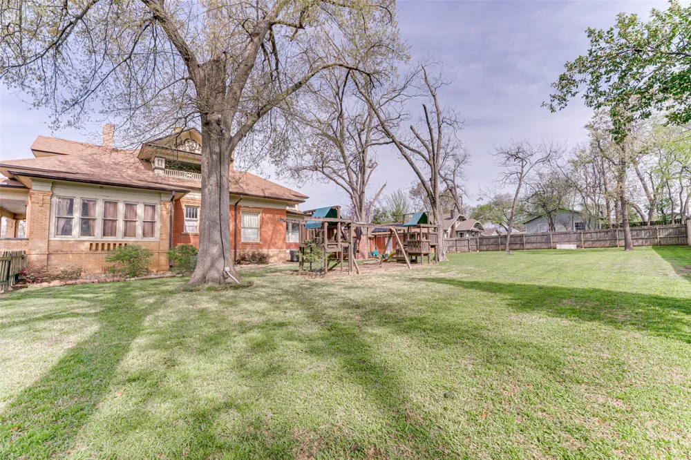 210 W Elm Street Winnsboro, TX 75494