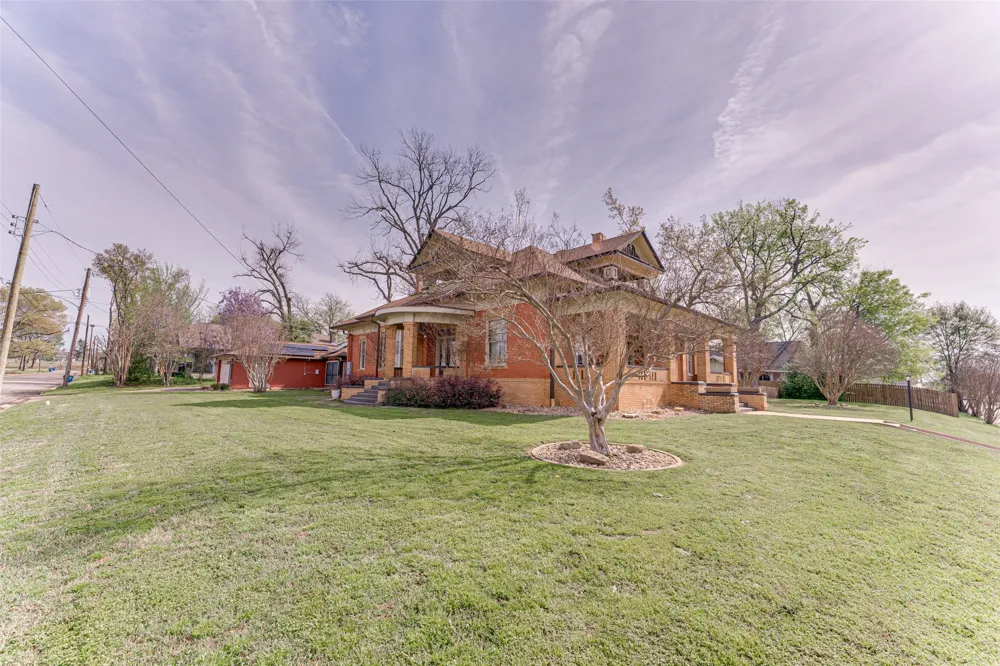 210 W Elm Street Winnsboro, TX 75494