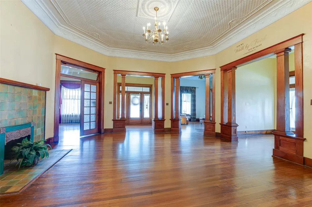210 W Elm Street Winnsboro, TX 75494