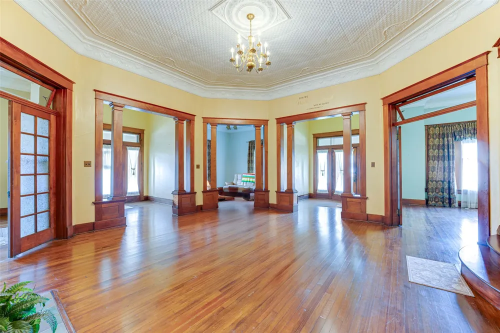 210 W Elm Street Winnsboro, TX 75494