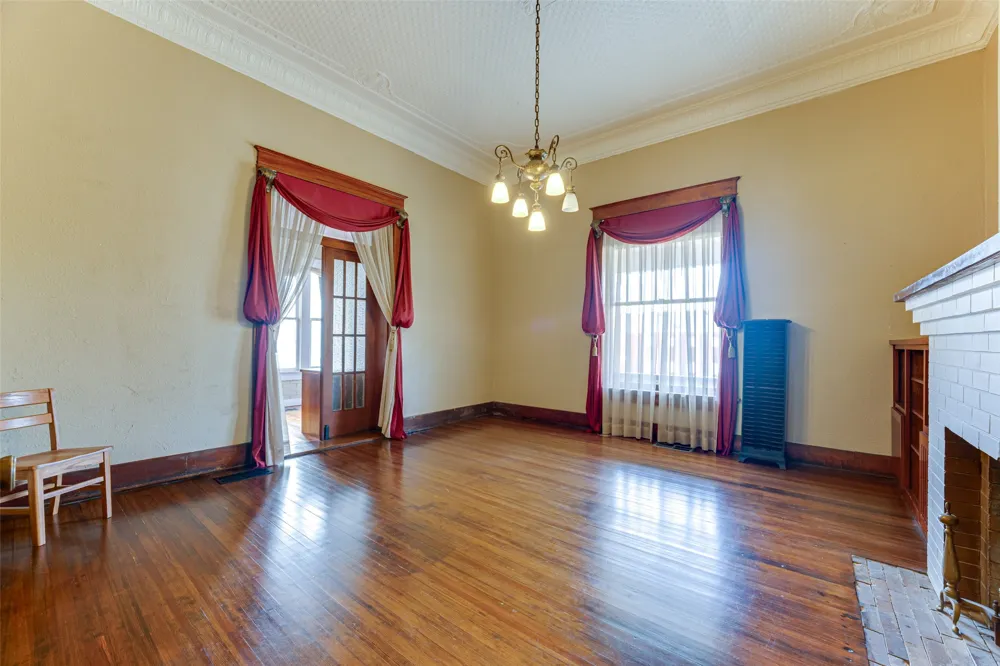 210 W Elm Street Winnsboro, TX 75494