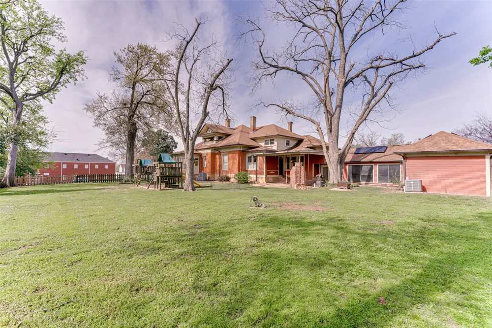 210 W Elm Street Winnsboro, TX 75494