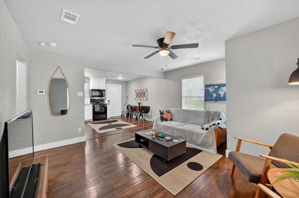 4221 Lisbon Street Fort Worth, TX 76107