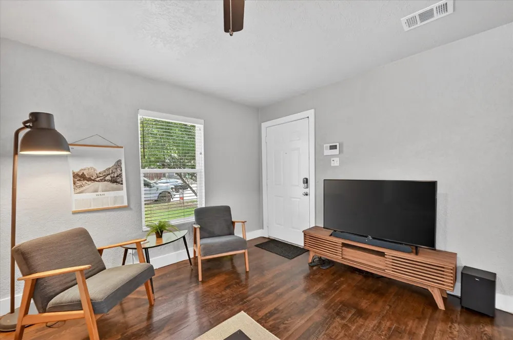 4221 Lisbon Street Fort Worth, TX 76107