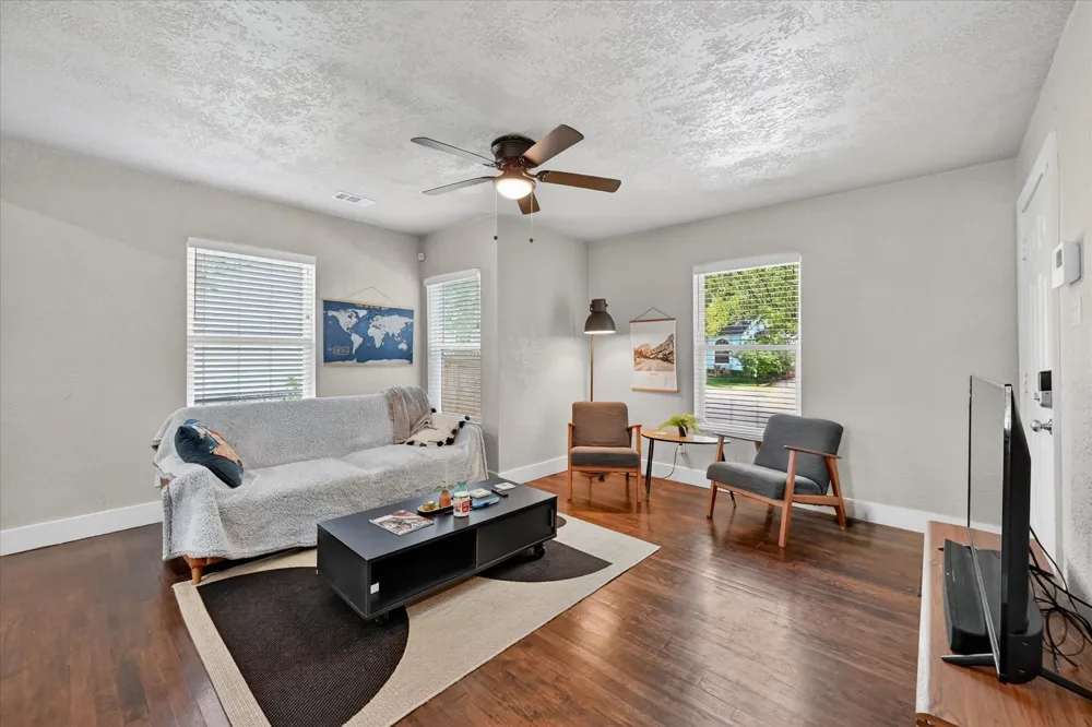 4221 Lisbon Street Fort Worth, TX 76107