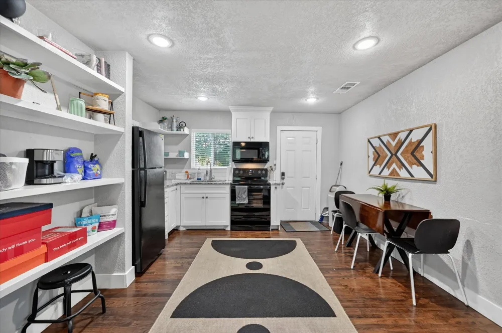 4221 Lisbon Street Fort Worth, TX 76107
