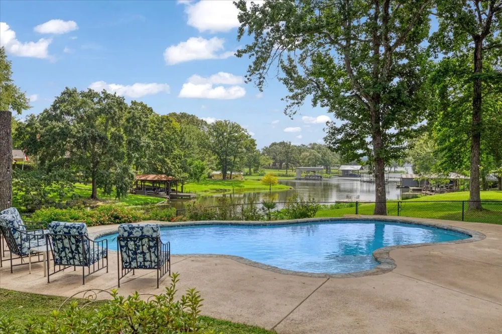 6130 Peninsula Circle Athens, TX 75752