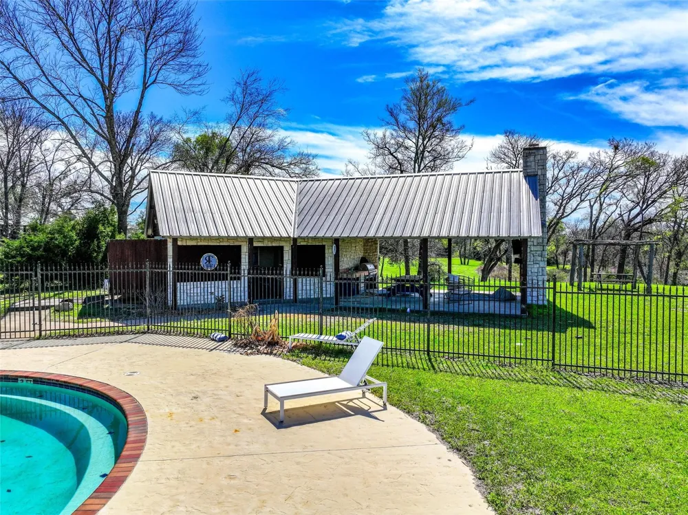 Longview Lane Lone Oak, TX 75453