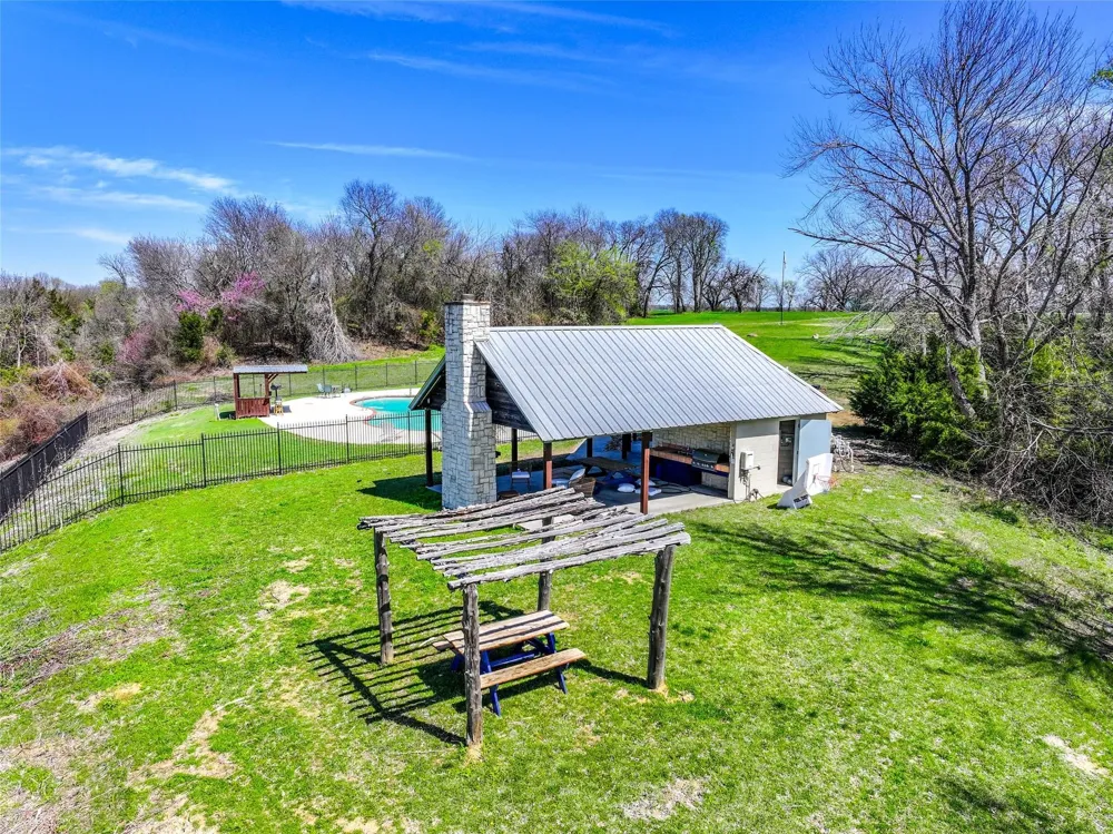 Longview Lane Lone Oak, TX 75453