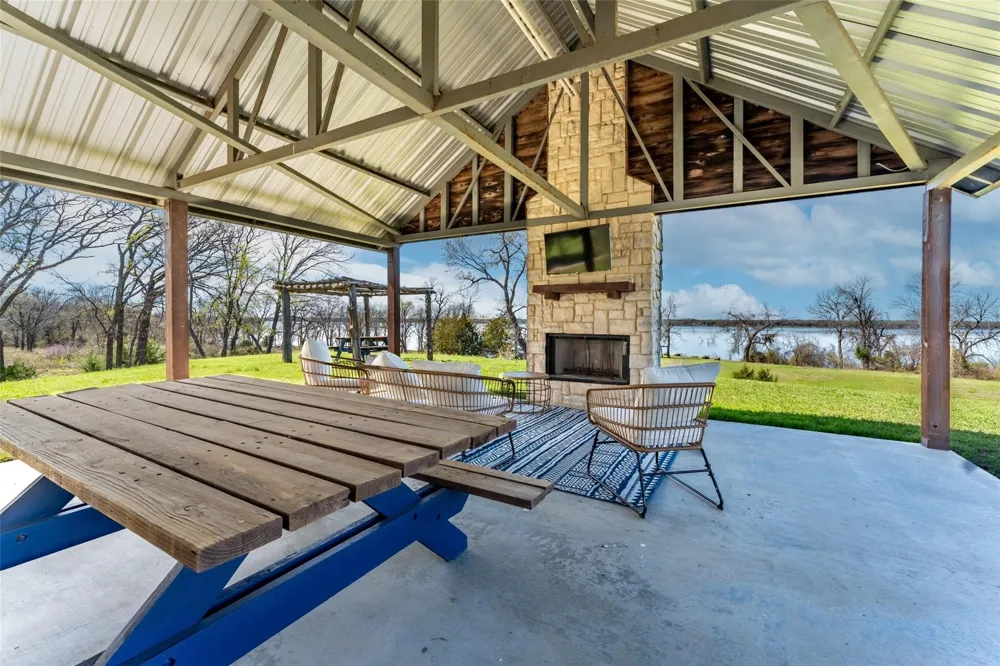 Bluffview Lane Lone Oak, TX 75453