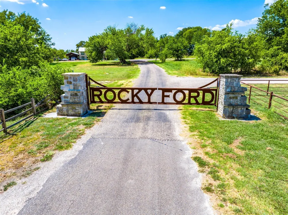 Bluffview Lane Lone Oak, TX 75453