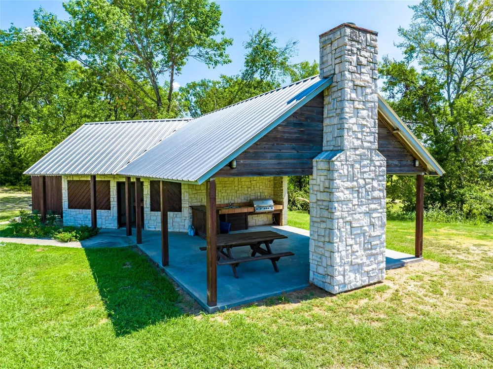 Bluffview Lane Lone Oak, TX 75453