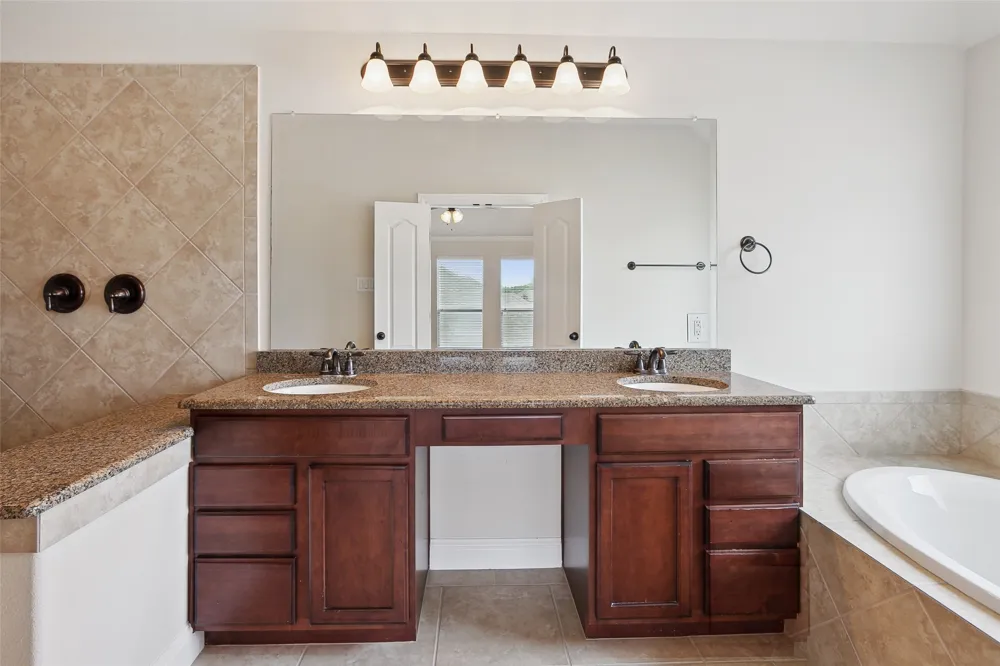 2460 Embleton Drive Lewisville, TX 75067