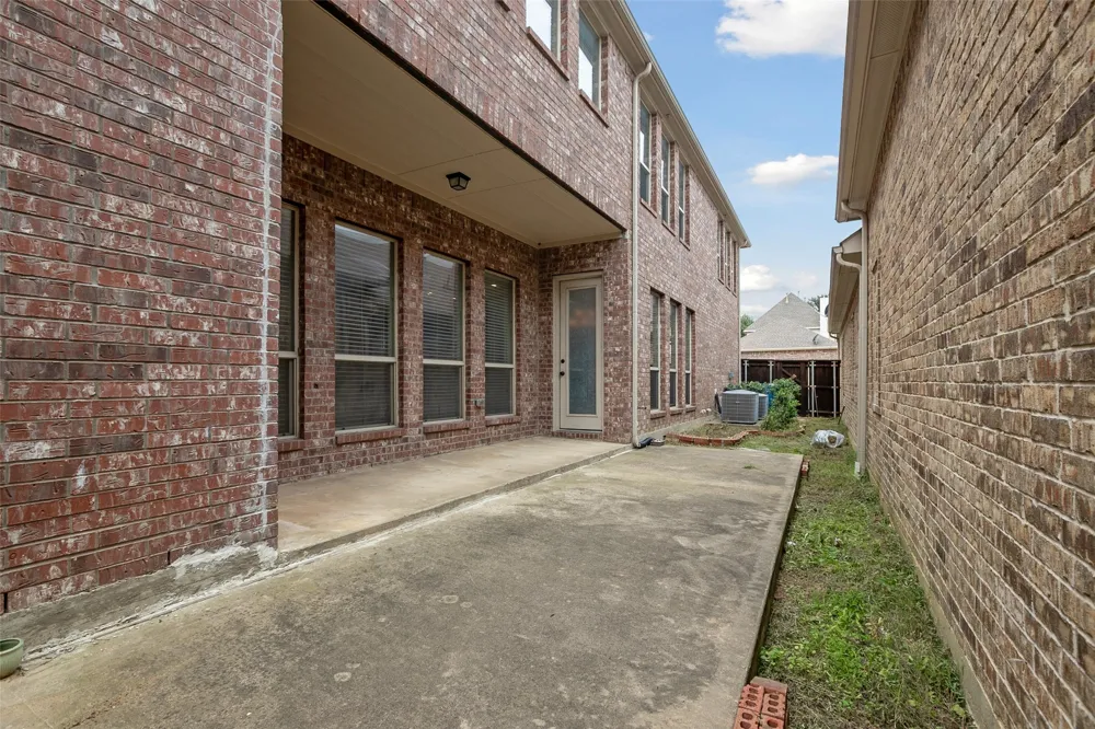 2460 Embleton Drive Lewisville, TX 75067
