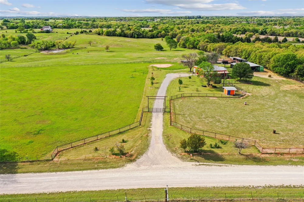 1406 Johnson Loop Montague, TX 76251