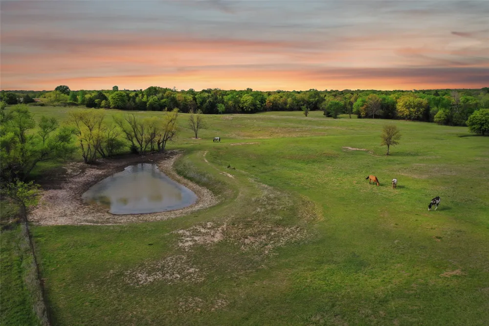 1406 Johnson Loop Montague, TX 76251