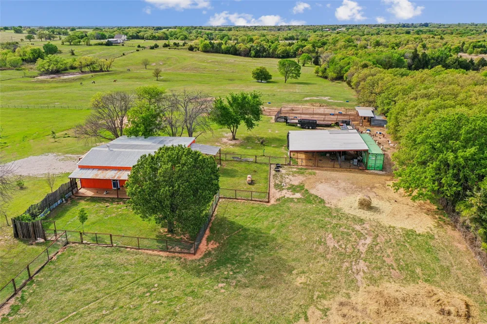 1406 Johnson Loop Montague, TX 76251