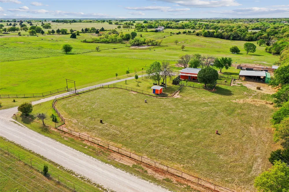 1406 Johnson Loop Montague, TX 76251
