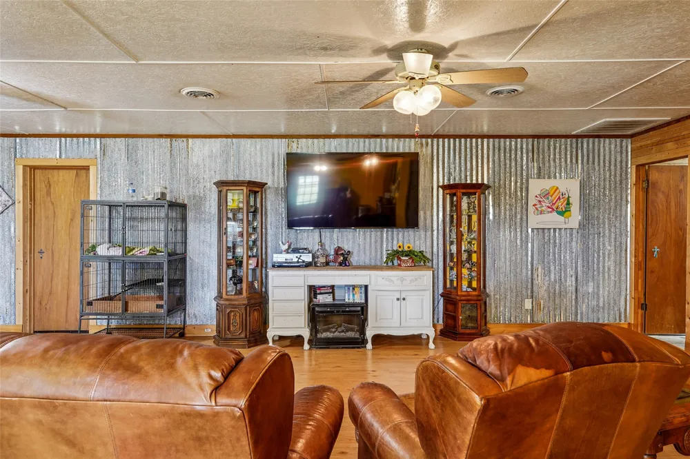 1406 Johnson Loop Montague, TX 76251