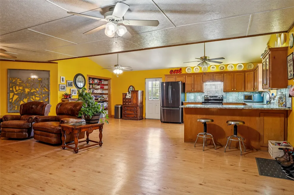 1406 Johnson Loop Montague, TX 76251