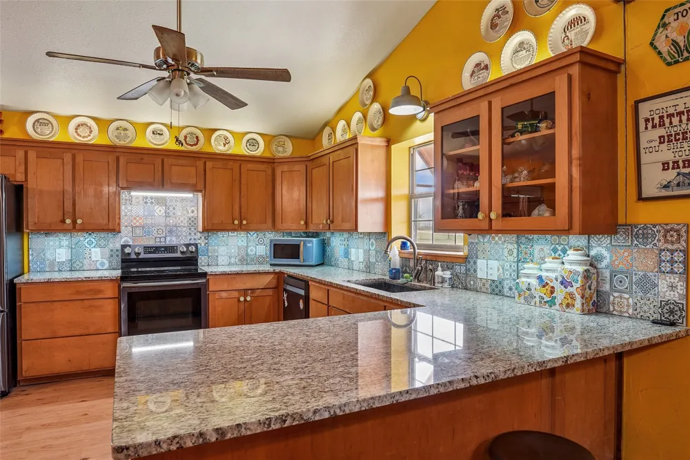 1406 Johnson Loop Montague, TX 76251