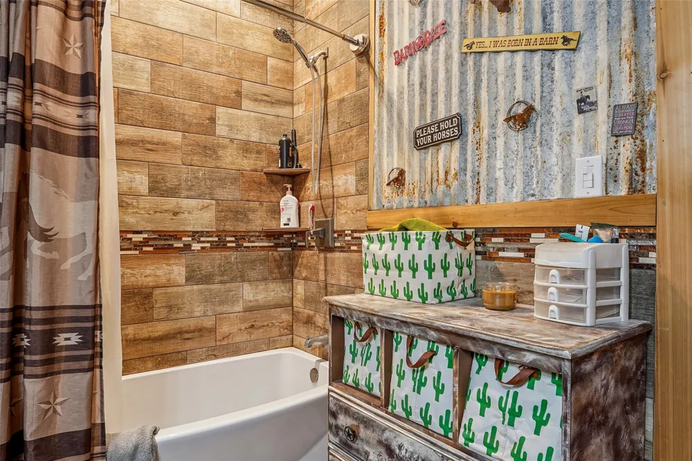 1406 Johnson Loop Montague, TX 76251