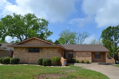 1124 Pembrook Drive