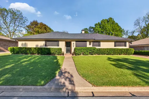 1907 Wes Hardin Circle