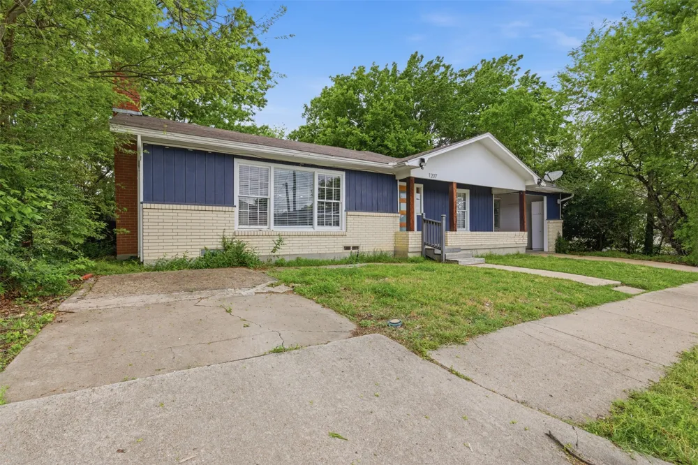 1207 College Street McKinney, TX 75069