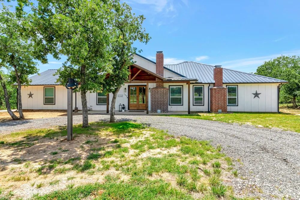 129 Whiskey Ranch Road Runaway Bay, TX 76426