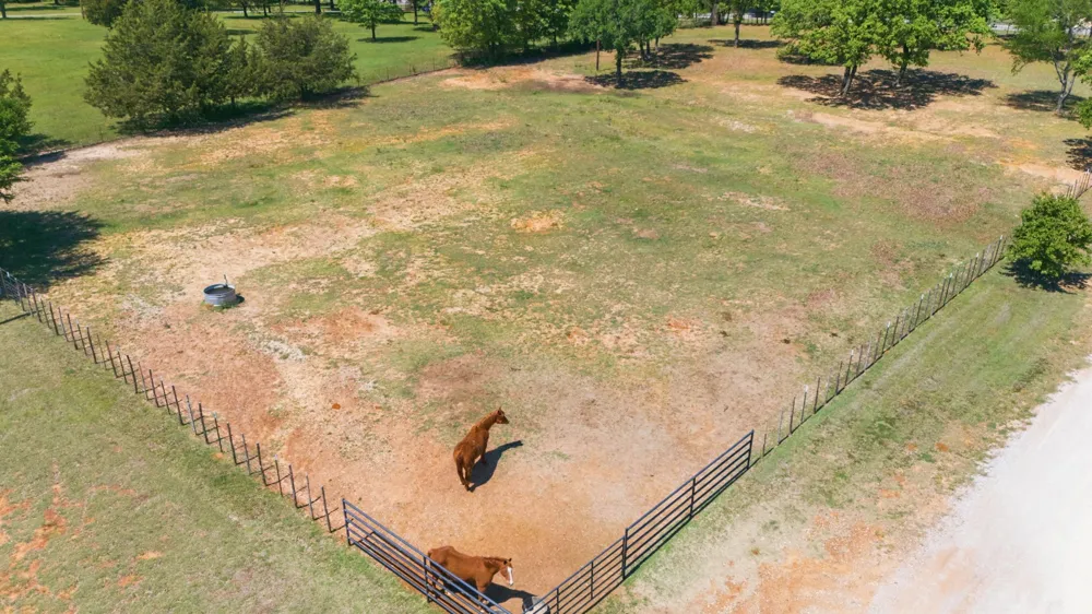 10642 Fm 902 Collinsville, TX 76233