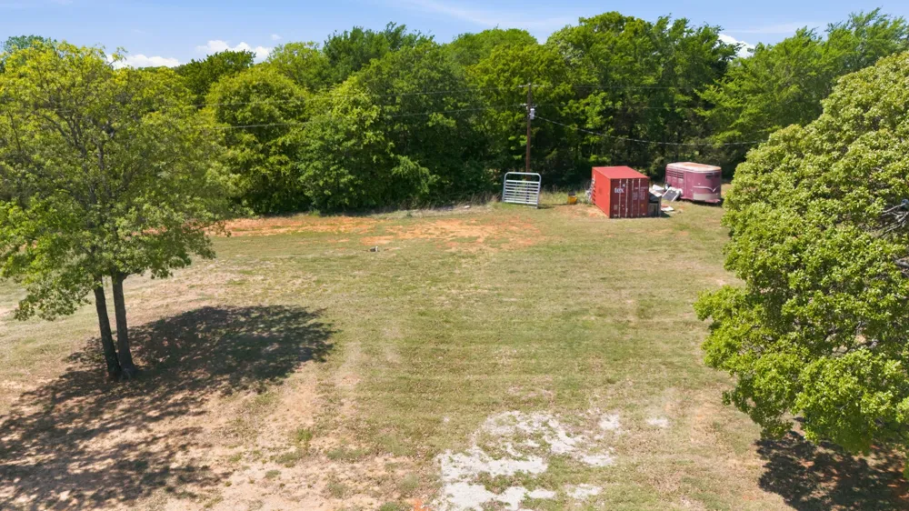 10642 Fm 902 Collinsville, TX 76233