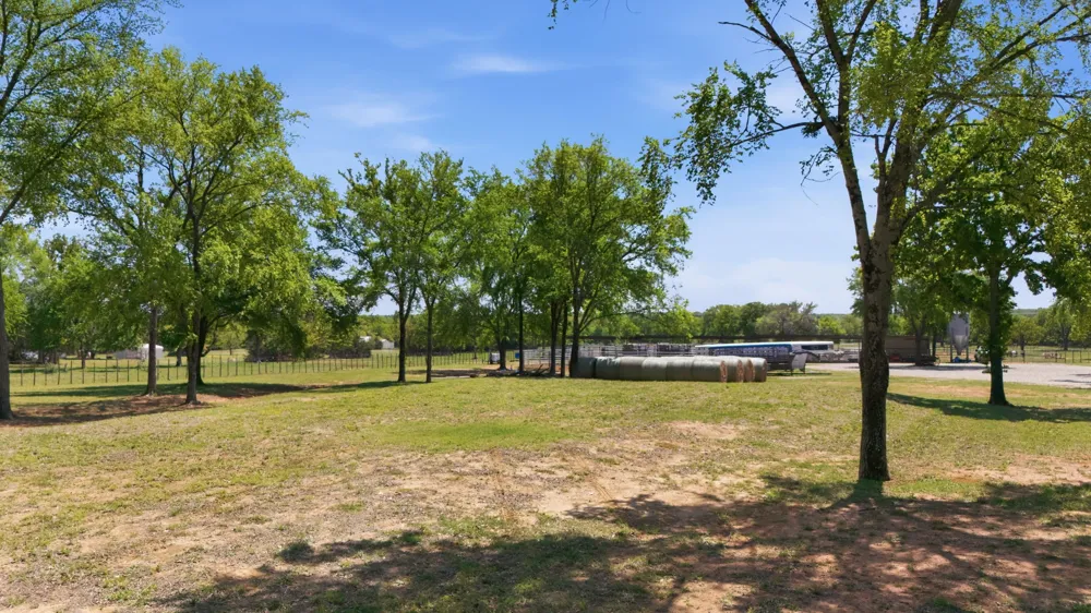 10642 Fm 902 Collinsville, TX 76233