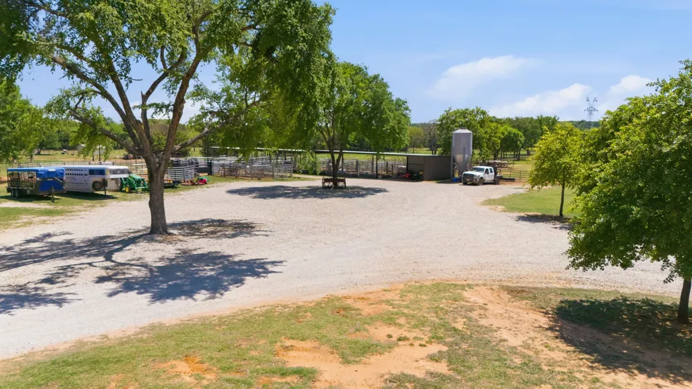 10642 Fm 902 Collinsville, TX 76233