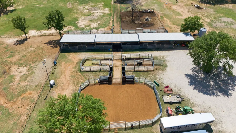 10642 Fm 902 Collinsville, TX 76233