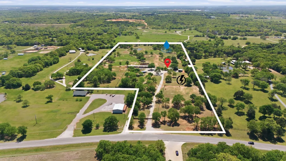 10642 Fm 902 Collinsville, TX 76233