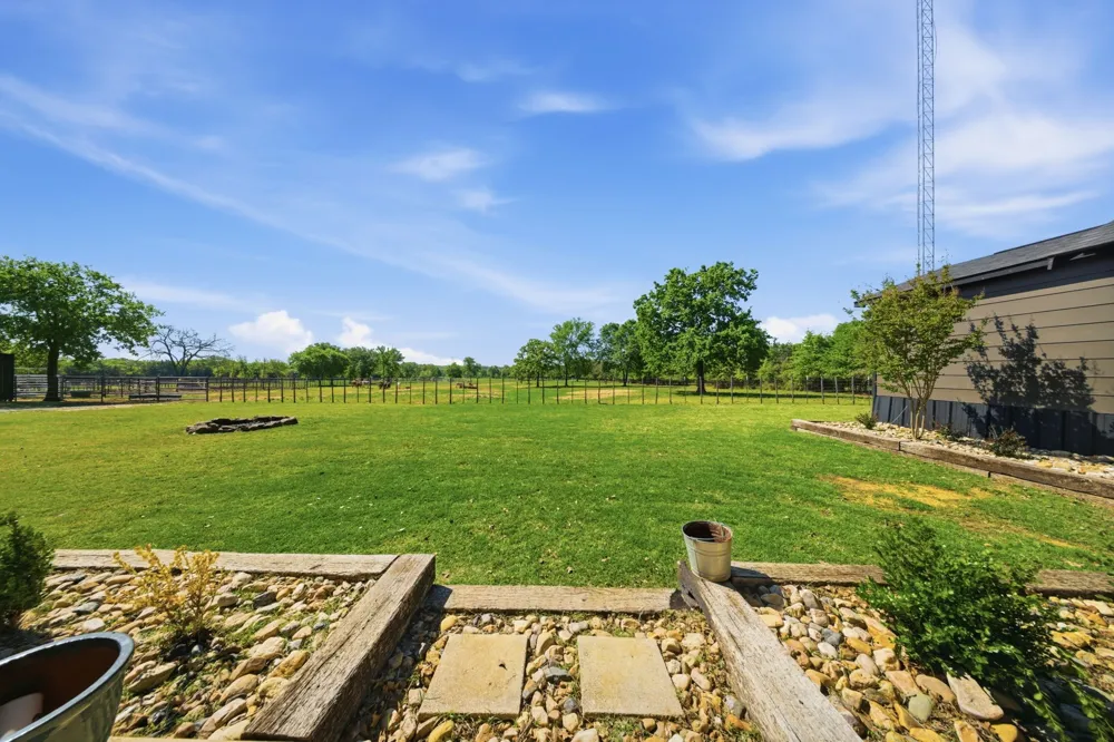 10642 Fm 902 Collinsville, TX 76233