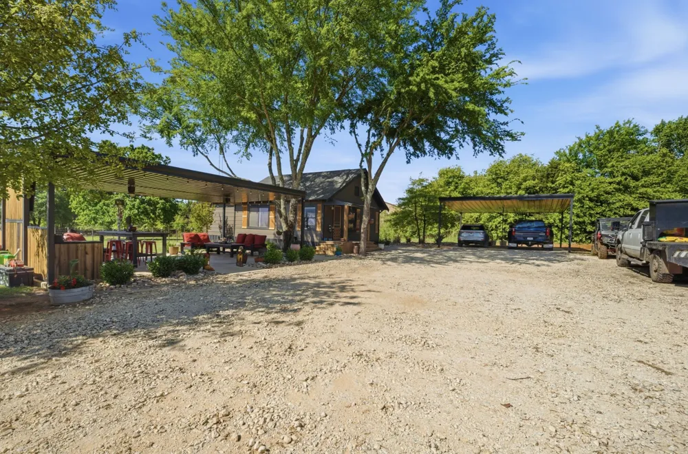 10642 Fm 902 Collinsville, TX 76233