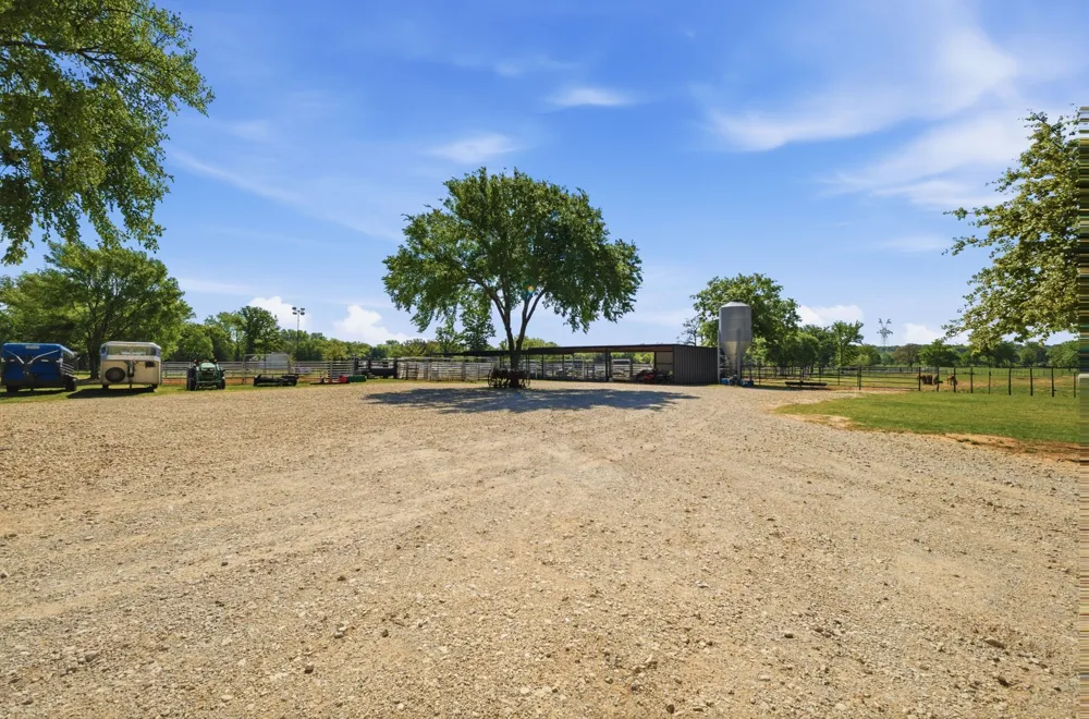 10642 Fm 902 Collinsville, TX 76233