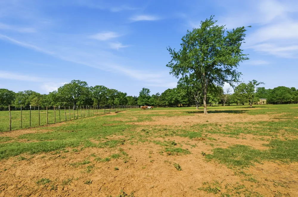 10642 Fm 902 Collinsville, TX 76233