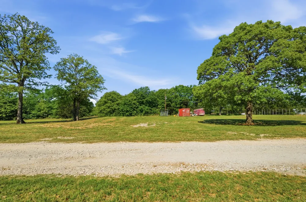 10642 Fm 902 Collinsville, TX 76233