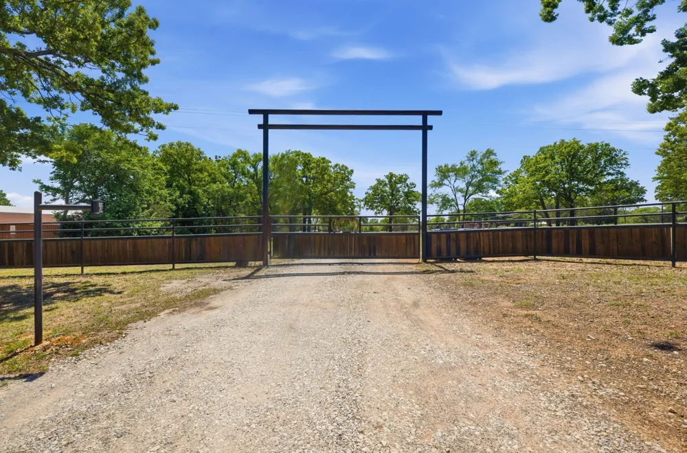 10642 Fm 902 Collinsville, TX 76233