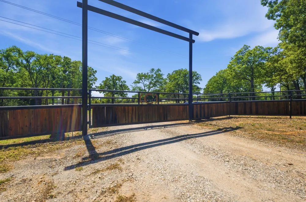 10642 Fm 902 Collinsville, TX 76233